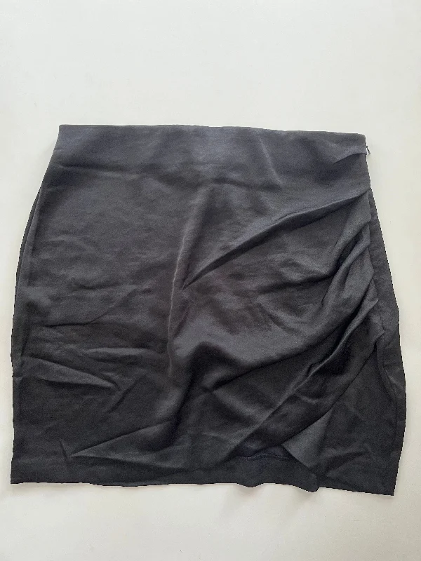 Skirt Mini & Short By Express In Black, Size: 12